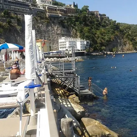 Апартаменты Sorrento Midtown Atmosphere Сорренто